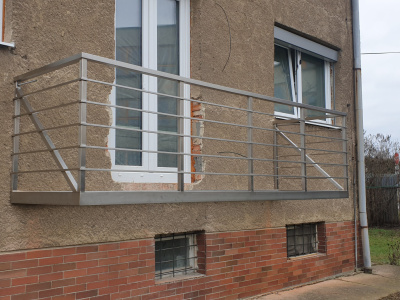 Nerezový vysutý balkón